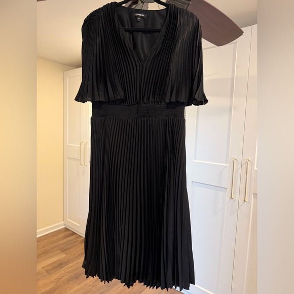 Express Dresses & Skirts - Express Black Pleated V-Neck Maxi Dress